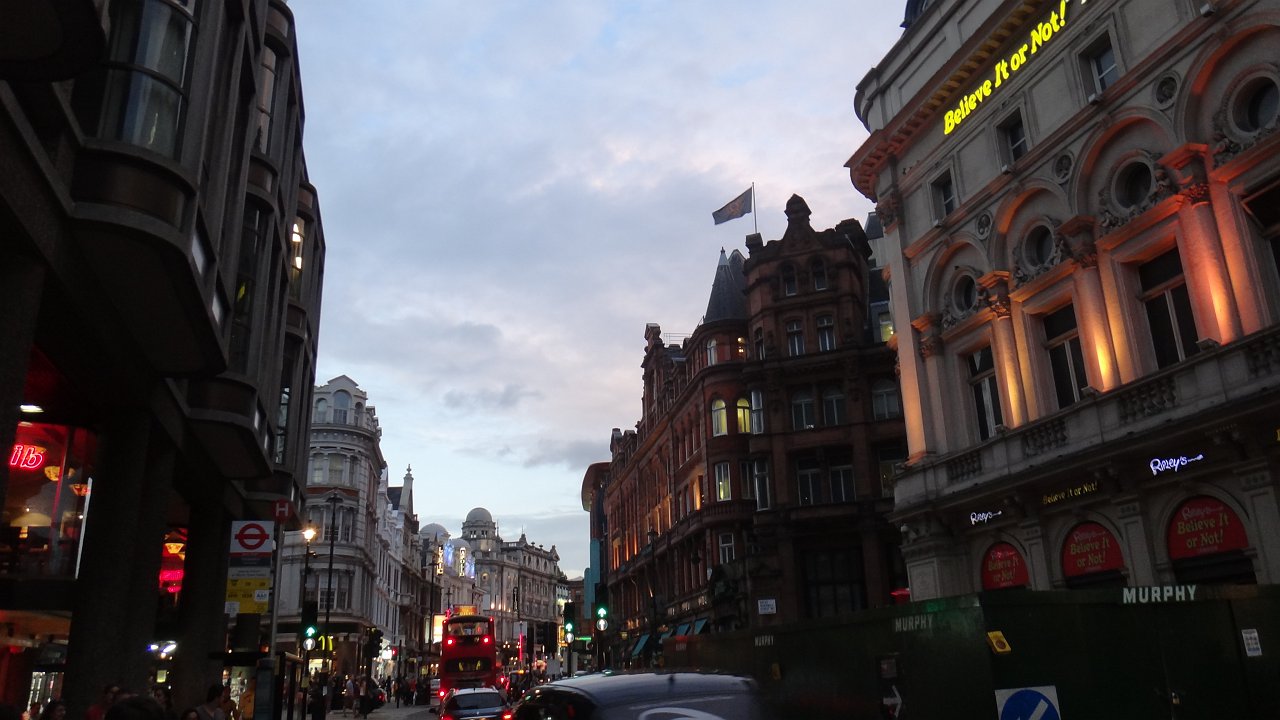 picadilly circus.JPG